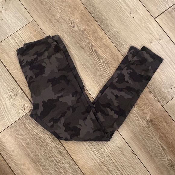 Wild Fable Small Camo Leggings Ankle Cropped - Picture 1 of 3